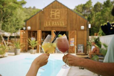 Disco Aperitivo Ponedjeljak na La Banyi: Cjelodnevni Funk i House Vibes