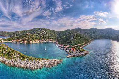 Island Hopping na Korčuli: Putovanje Kroz Najljepše Otočiće Dalmacije